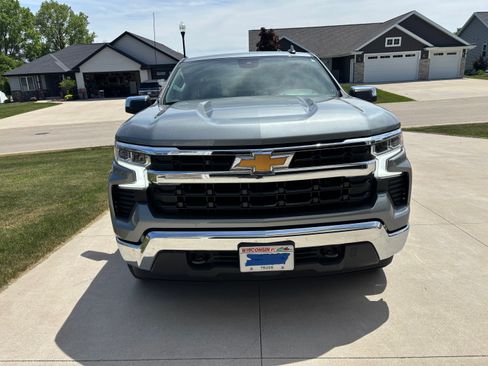 Used 2023 Chevrolet Silverado 1500 LT w/ Z71 Off-Road Package AWD/4WD image 5