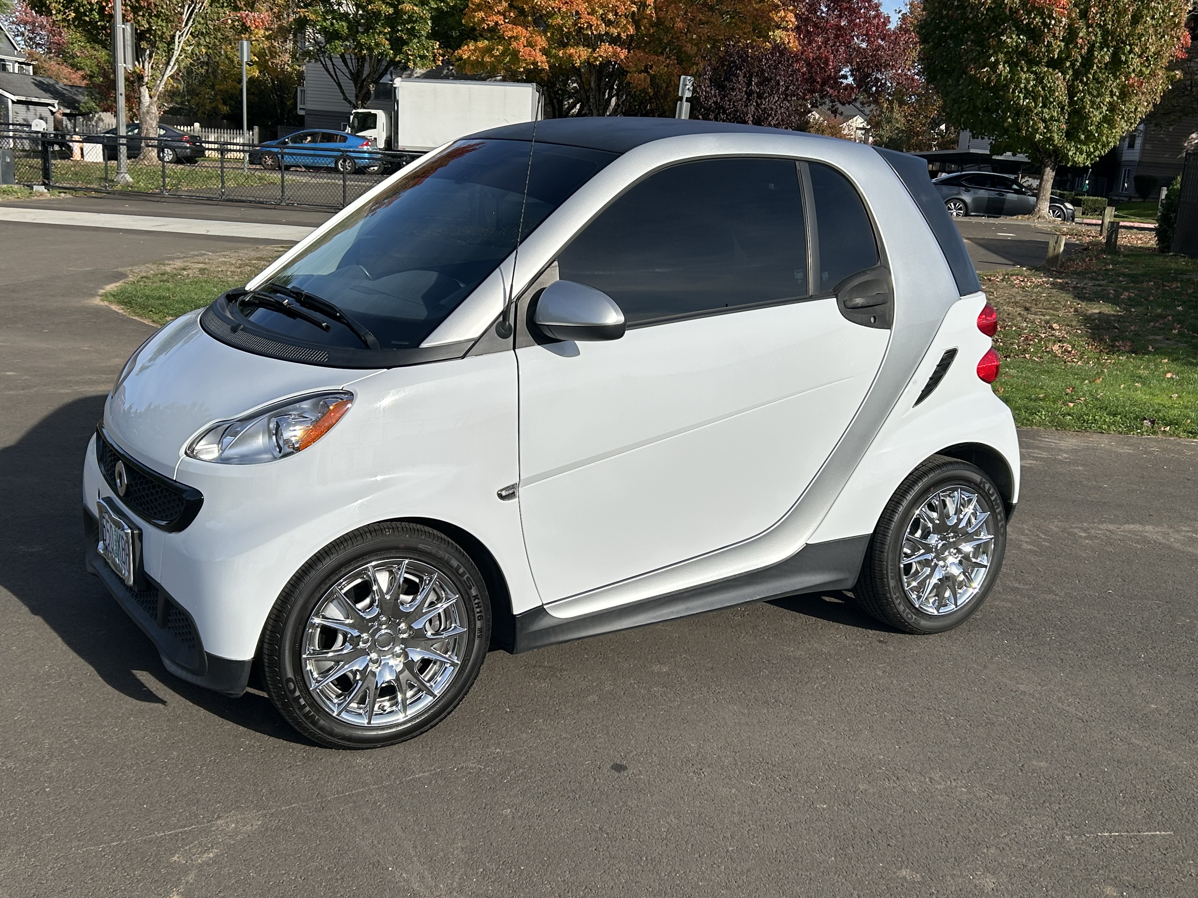 Used 2014 smart fortwo pure RWD image 1