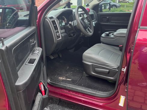 Used 2018 RAM 1500 Express w/ Express Value Package AWD/4WD image 6