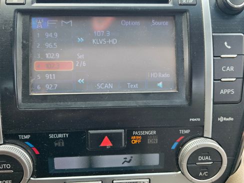 Used 2013 Toyota Camry XLE w/ Leather Pkg image 10