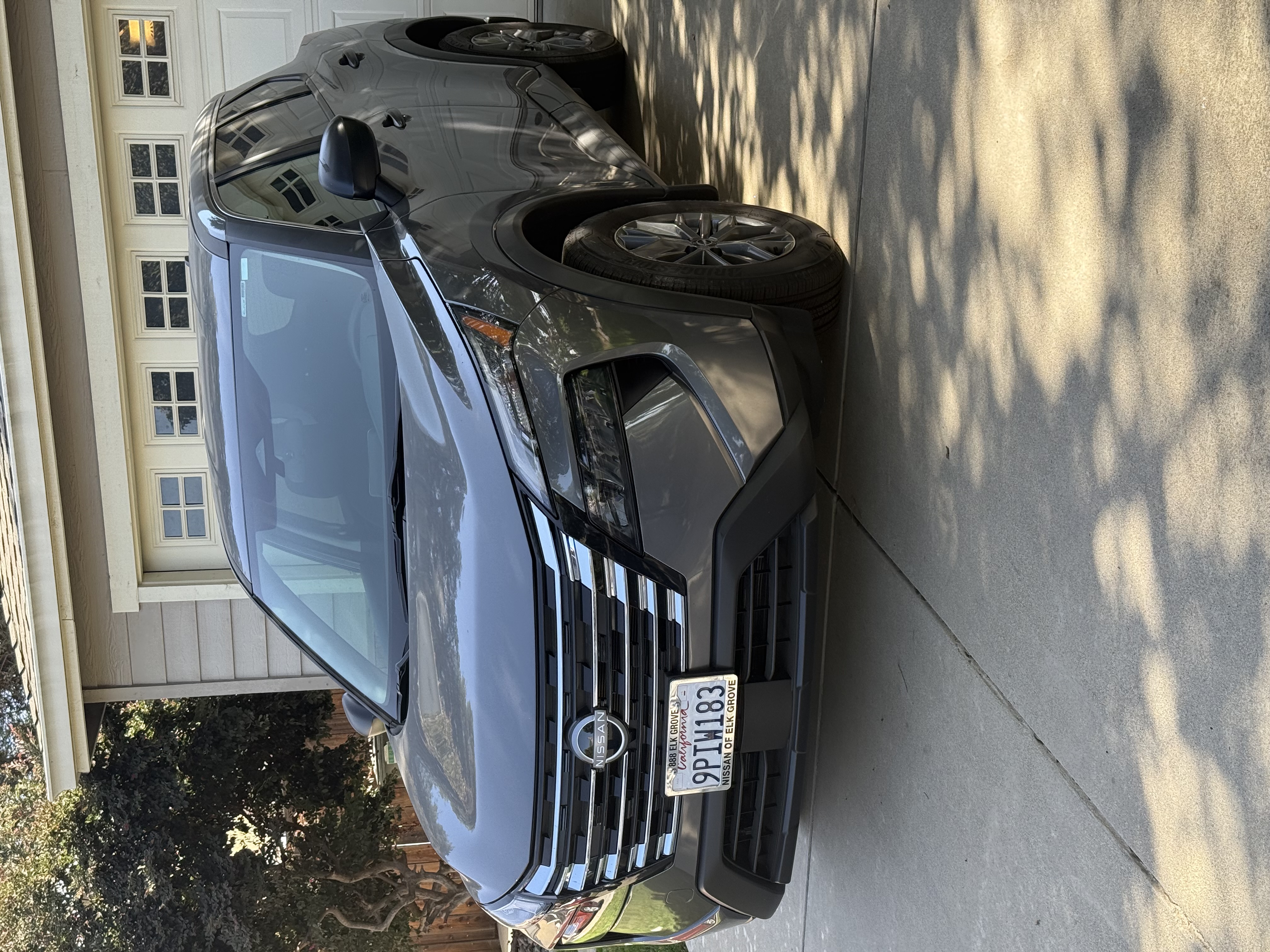 Used 2024 Nissan Rogue S FWD image 1