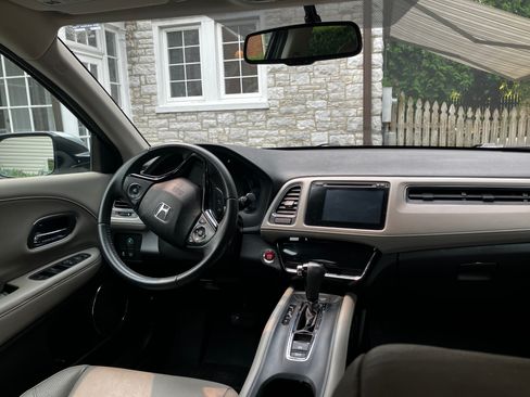 Used 2018 Honda HR-V EX-L image 10