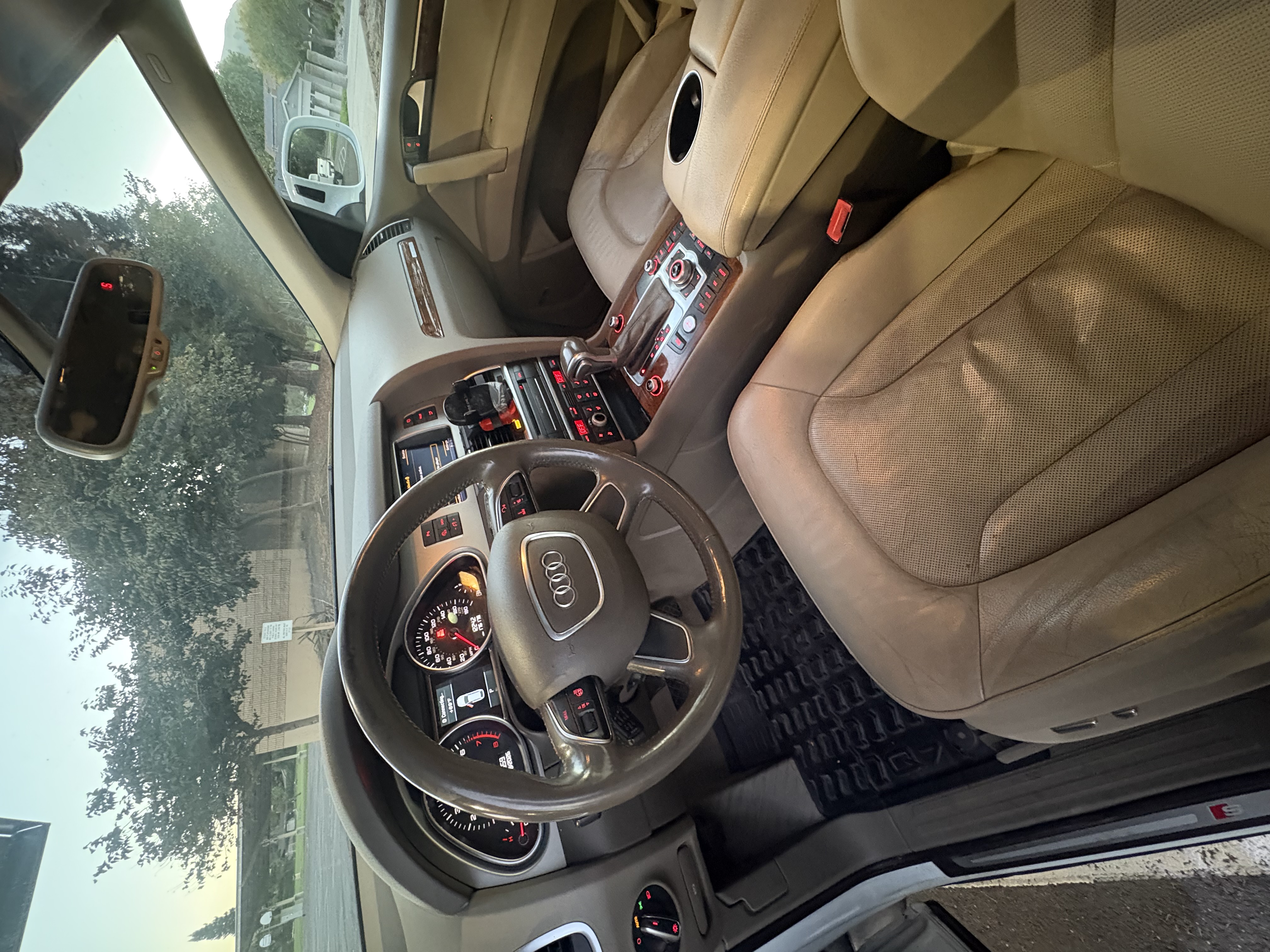 Used 2015 Audi Q7 3.0T S line Prestige w/ Towing Package AWD/4WD image 12
