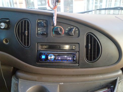 Used 1999 Ford E-150 and Econoline 150 image 10