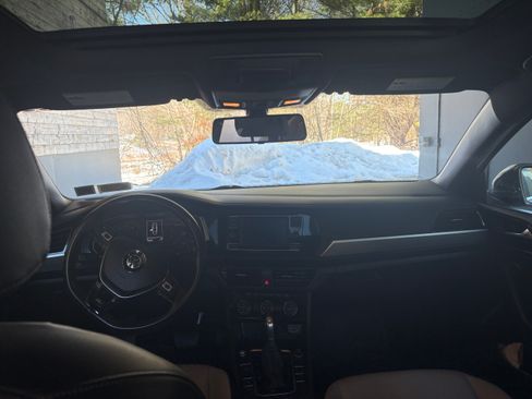 Used 2019 Volkswagen Jetta R-Line image 9