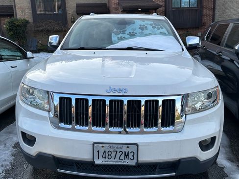 Used 2011 Jeep Grand Cherokee Limited image 2