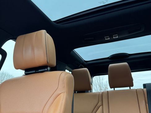 Used 2018 Land Rover Discovery HSE Luxury image 16