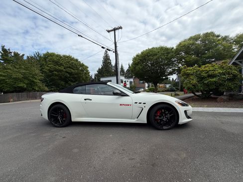 Used 2013 Maserati GranTurismo Sport RWD image 14