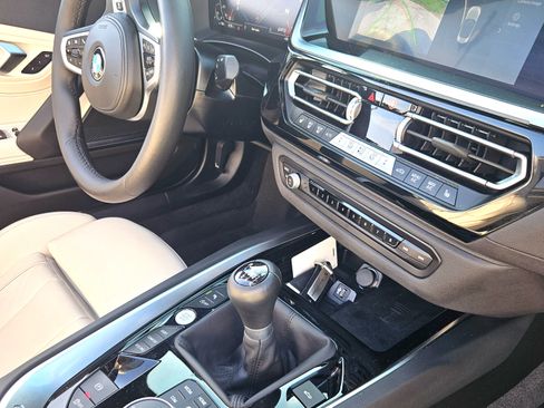 Used 2025 BMW Z4 M40i w/ Edition RWD image 19