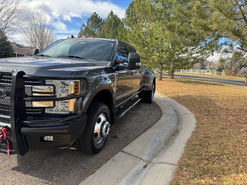 Used 2019 Ford F350 Lariat w/ Lariat Ultimate Package image 4