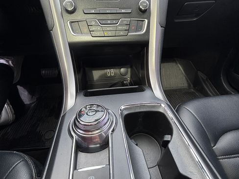 Used 2020 Ford Fusion SEL image 15