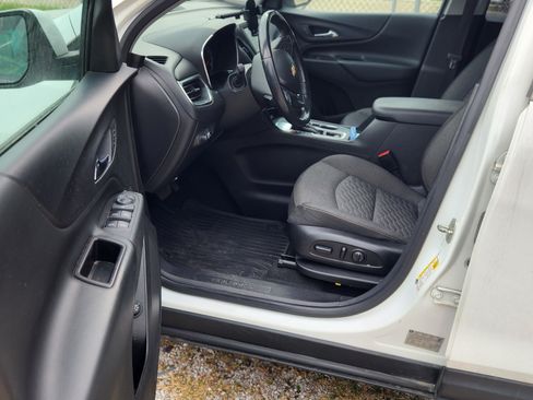 Used 2018 Chevrolet Equinox LT image 11