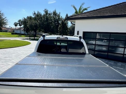 Used 2016 Toyota Tacoma TRD Sport image 12