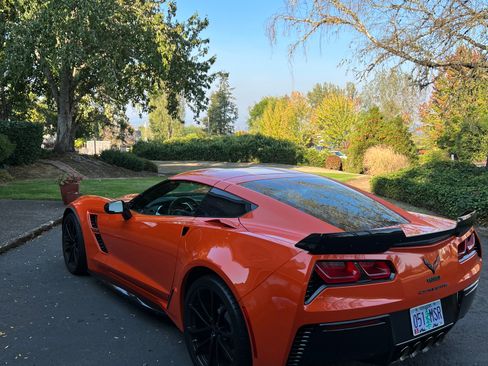 Used 2019 Chevrolet Corvette Grand Sport w/ Carbon Flash Badge Package RWD image 5