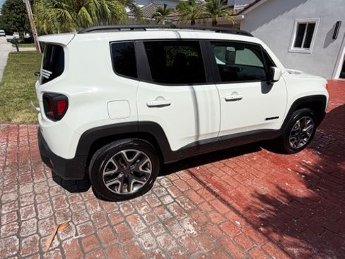 Used 2016 Jeep Renegade Latitude w/ Cold Weather Group AWD/4WD image 2