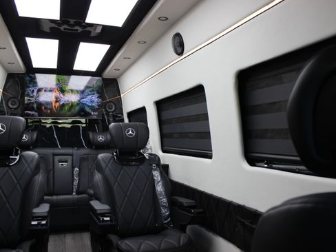 Used 2024 Mercedes-Benz Sprinter 2500 image 15