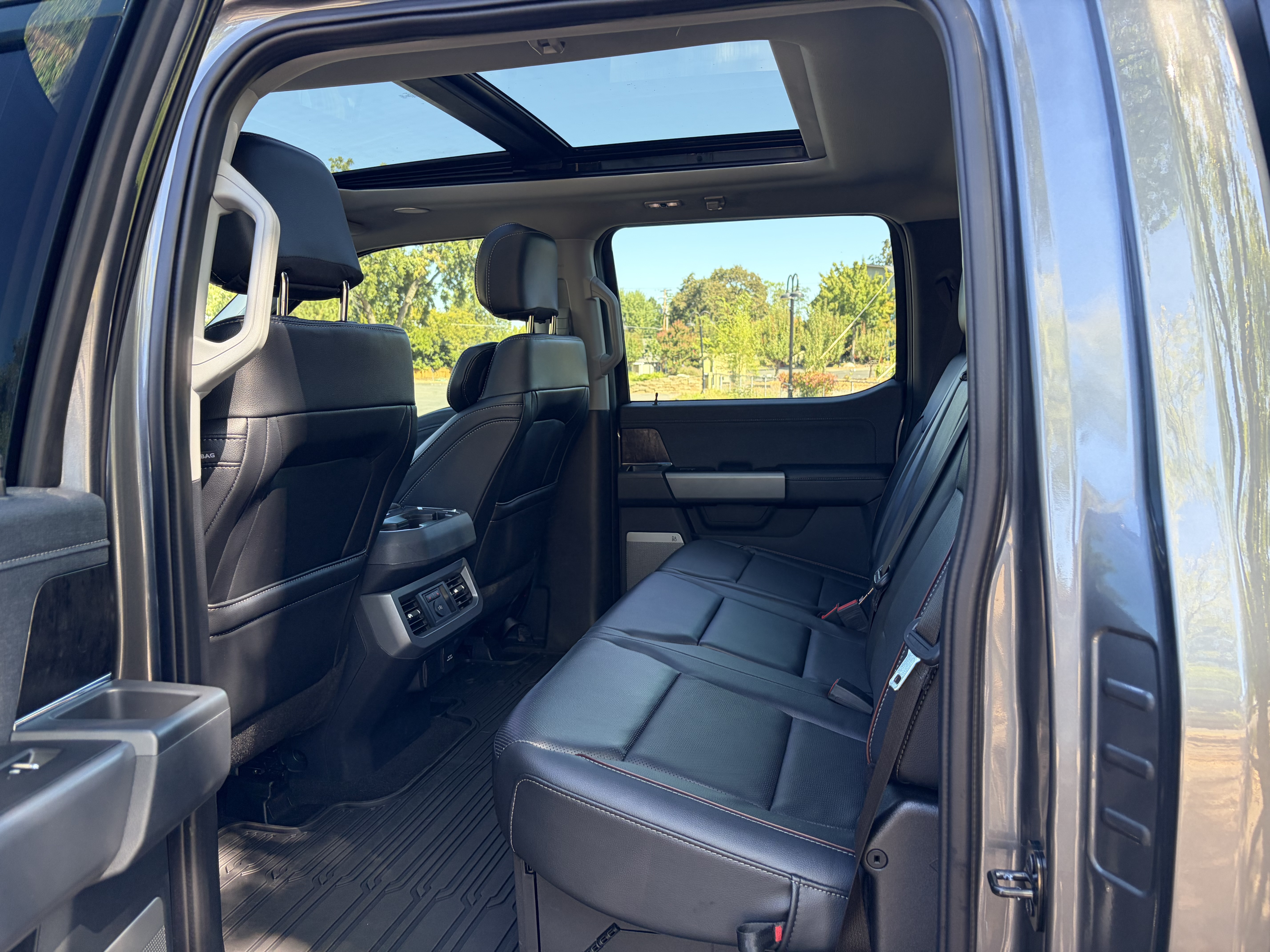 Used 2024 Ford F250 Lariat w/ Lariat Ultimate Package AWD/4WD image 12