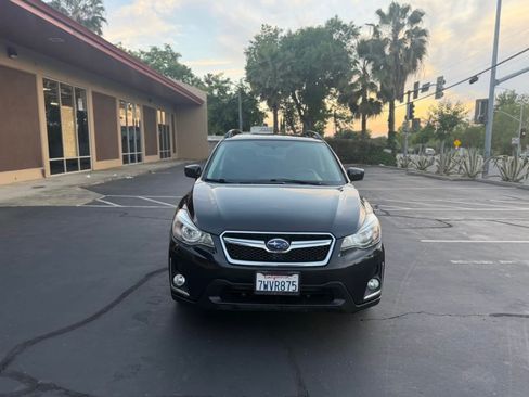 Used 2017 Subaru Crosstrek 2.0i Premium w/ Moonroof Package AWD/4WD image 9