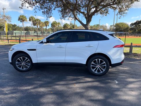 Used 2018 Jaguar F-PACE Premium image 11