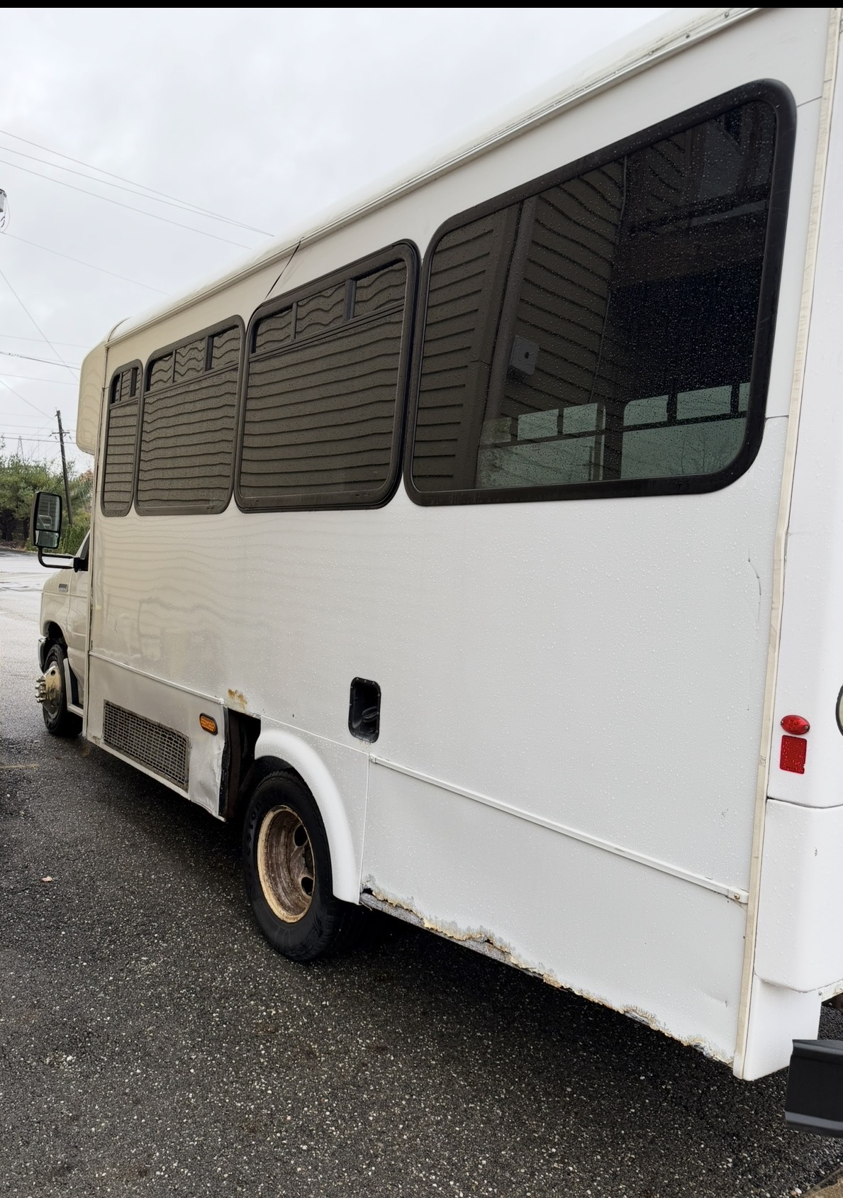 Used 2016 Ford E-450 and Econoline 450 Super Duty w/ Shuttle Bus Prep Package RWD image 28