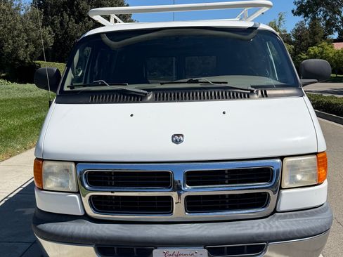 Used 2002 Dodge B2500 RWD image 2