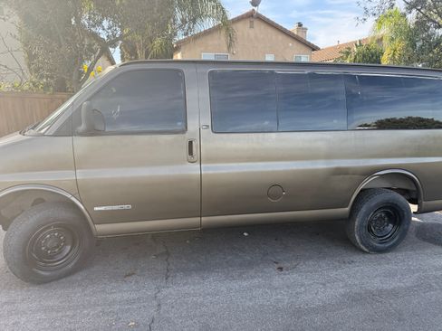 Used 2002 GMC Savana 2500 Passenger image 10