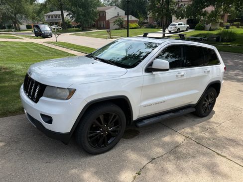 Used 2013 Jeep Grand Cherokee Altitude AWD/4WD image 1