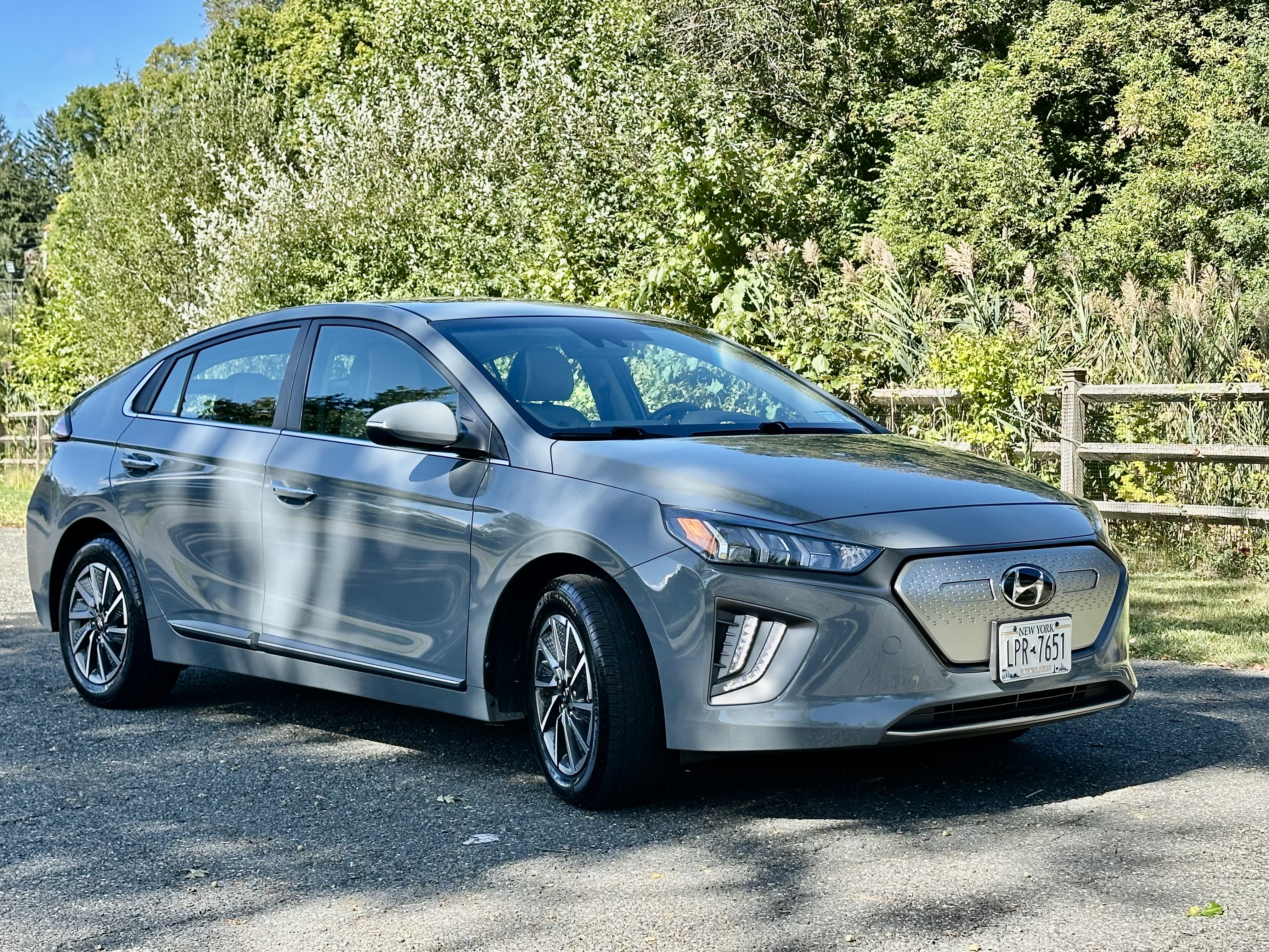 Used 2021 Hyundai Ioniq Limited FWD image 2