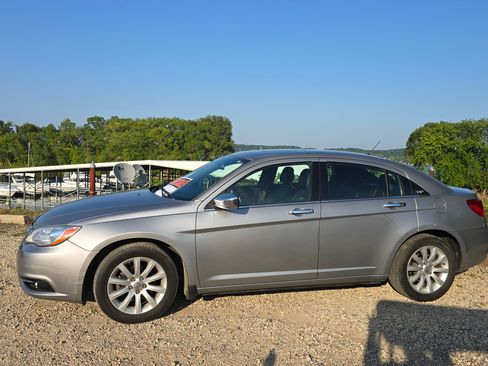 Used 2014 Chrysler 200 Limited w/ Sun/Sound Group image 12