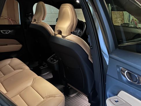 Used 2022 Volvo XC60 B5 Inscription w/ Advanced Package image 17