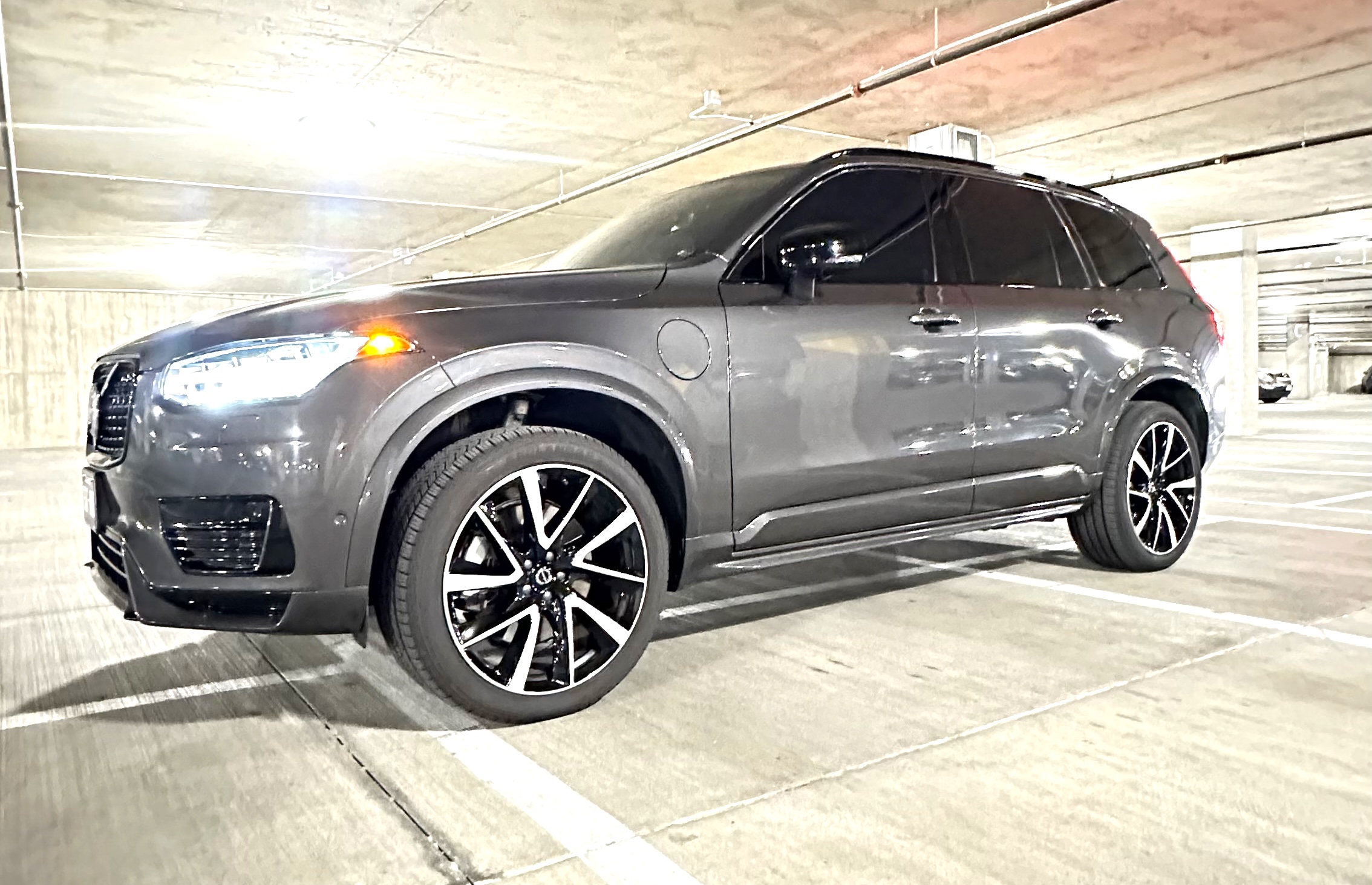 Used 2023 Volvo XC90 T8 Ultimate w/ Protection Package Premier AWD/4WD image 2