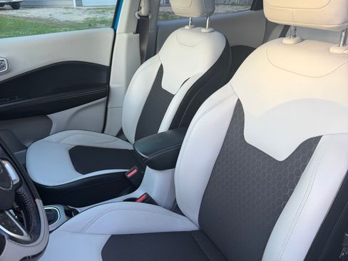 Used 2019 Jeep Compass Latitude w/ Popular Equipment Group FWD image 13