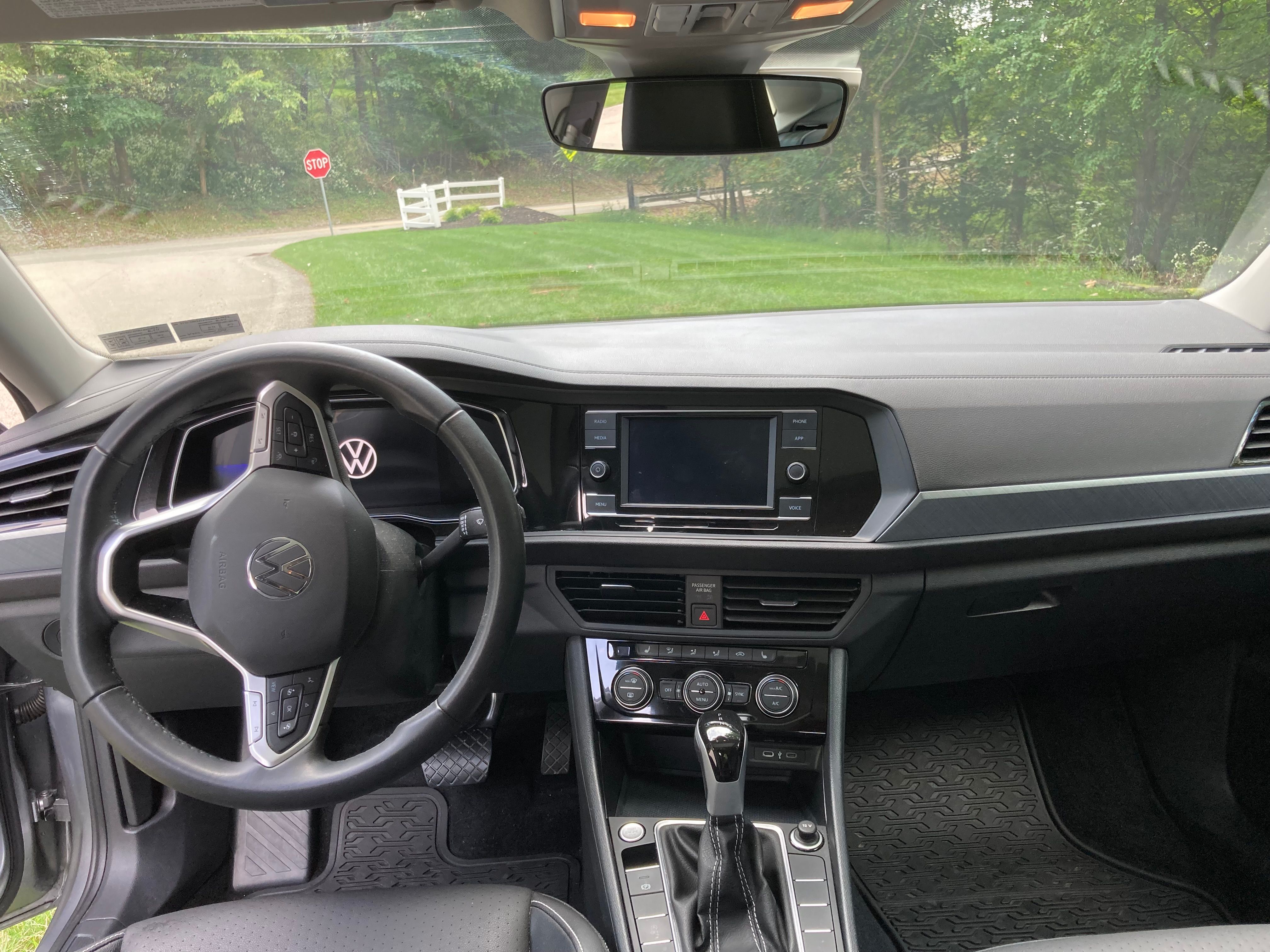 Used 2024 Volkswagen Jetta SE w/ Panoramic Sunroof Package FWD image 8