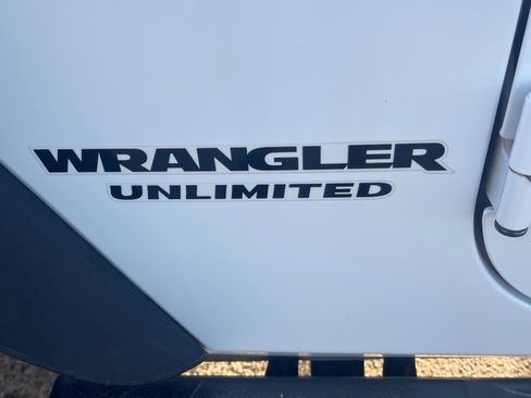 Used 2015 Jeep Wrangler Unlimited Sport image 11