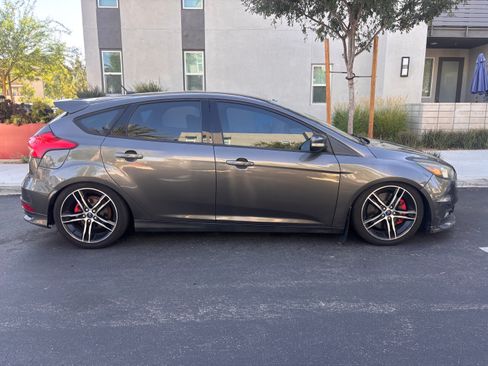 Used 2015 Ford Focus ST FWD image 5