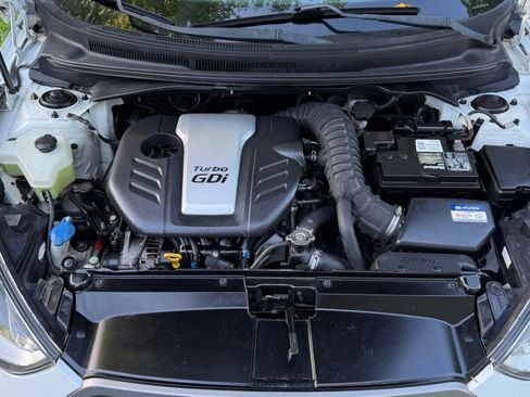 Used 2016 Hyundai Veloster Turbo FWD image 13