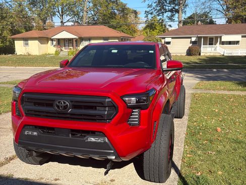 Used 2024 Toyota Tacoma SR5 image 15