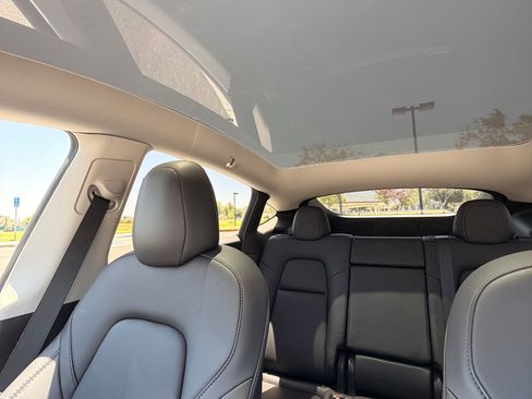 Used 2022 Tesla Model Y Performance AWD/4WD image 29