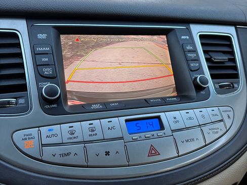 Used 2010 Hyundai Genesis 4.6 image 10