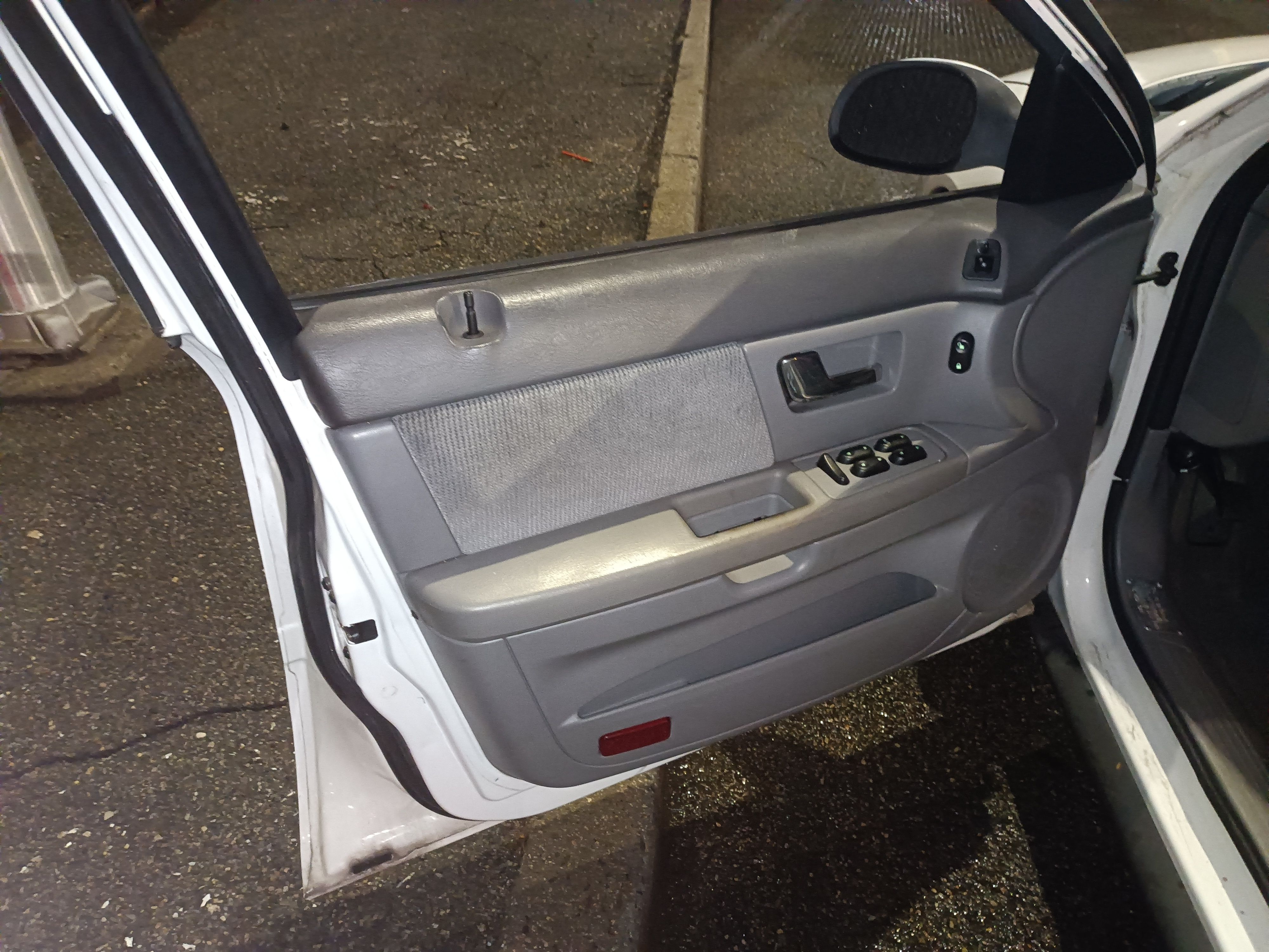 Used 2000 Ford Taurus SES FWD image 21