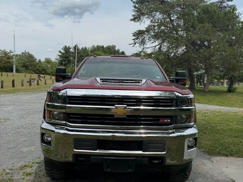 Used 2017 Chevrolet Silverado 2500 LT w/ LT Convenience Package AWD/4WD image 4
