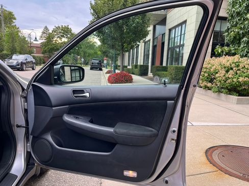 Used 2005 Honda Accord LX image 19