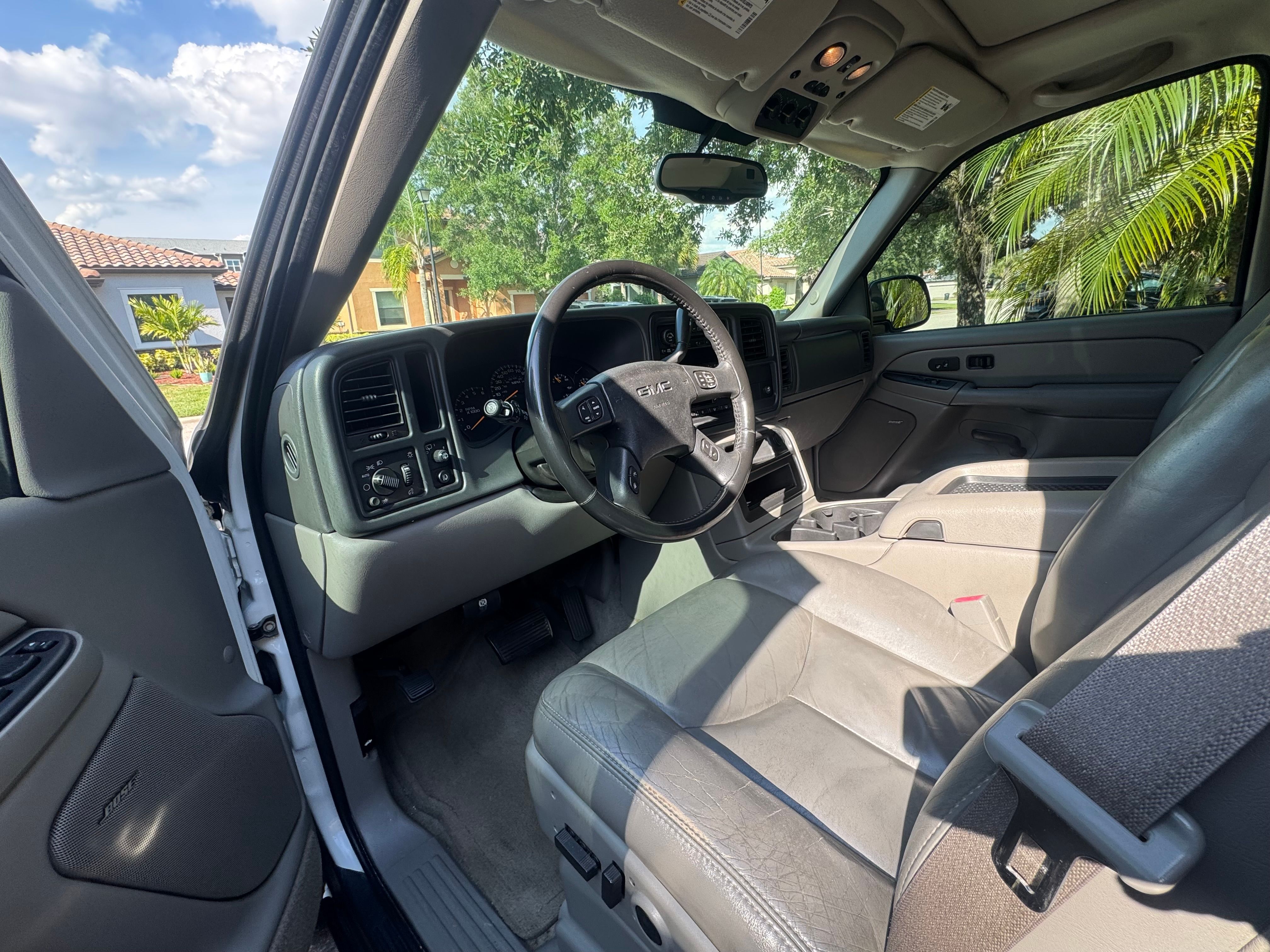 Used 2005 GMC Yukon SLT w/ SLT Preferred Equipment Group RWD image 17