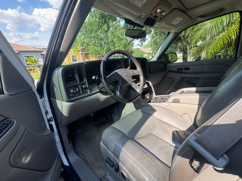 Used 2005 GMC Yukon SLT w/ SLT Preferred Equipment Group RWD image 17