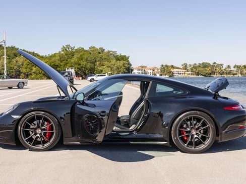 Used 2015 Porsche 911 Carrera 4S image 15