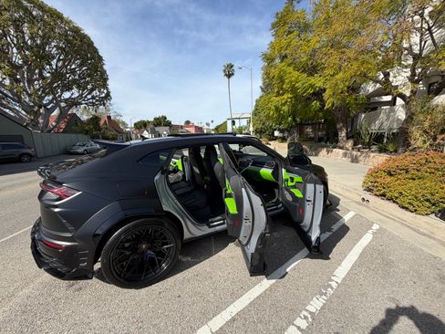 Used 2021 Lamborghini Urus image 17