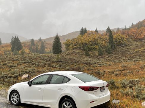 Used 2018 MAZDA MAZDA3 Sport FWD image 1