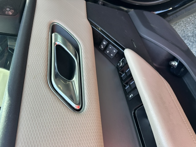 Used 2018 Land Rover Range Rover Velar S AWD/4WD image 8