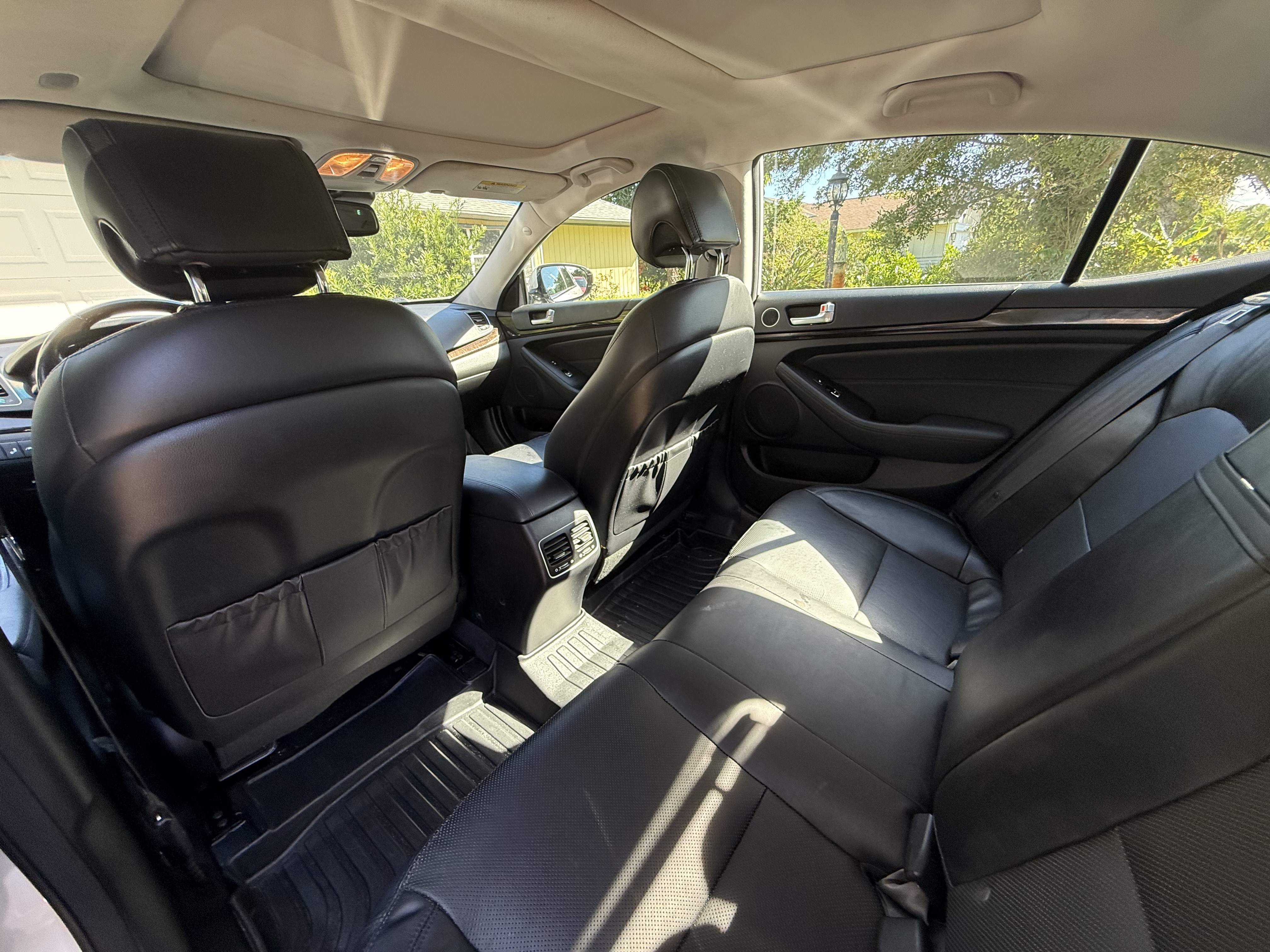 Used 2016 Kia Cadenza Premium w/ Luxury Plus Package FWD image 16