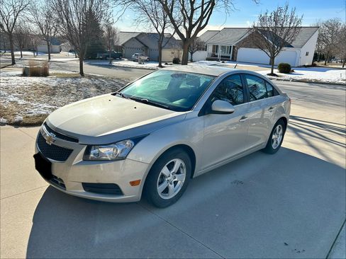 Used 2013 Chevrolet Cruze LT image 2